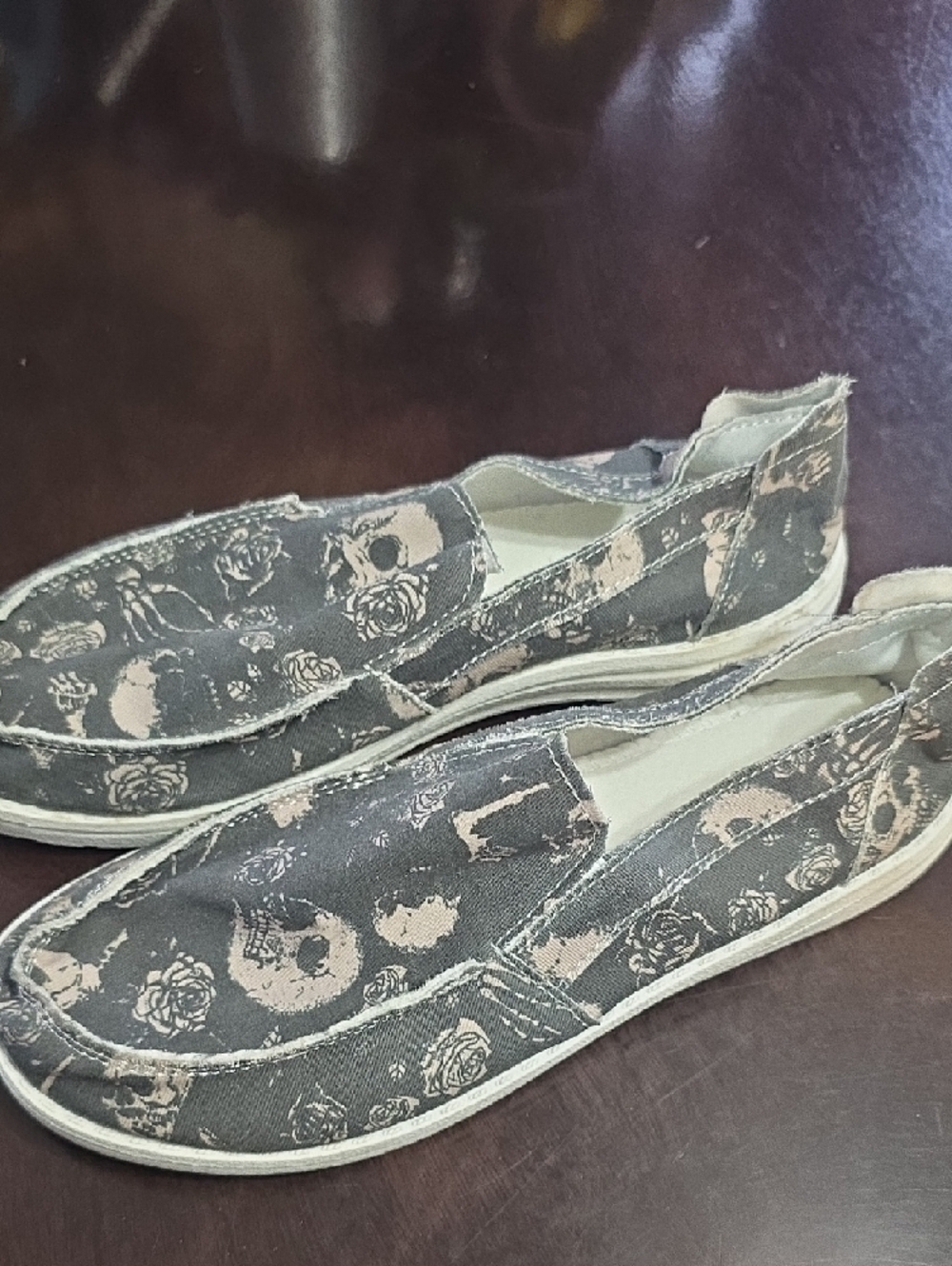 Floral Skull Canvas Womens Shoes with Skull & Rose Print Black & White - Picture 2 of 4